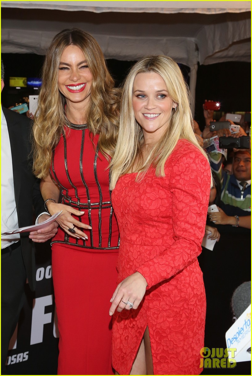 Sofia Vergara & Reese Witherspoon Coordinate for 'Hot Pursuit' Mexico
