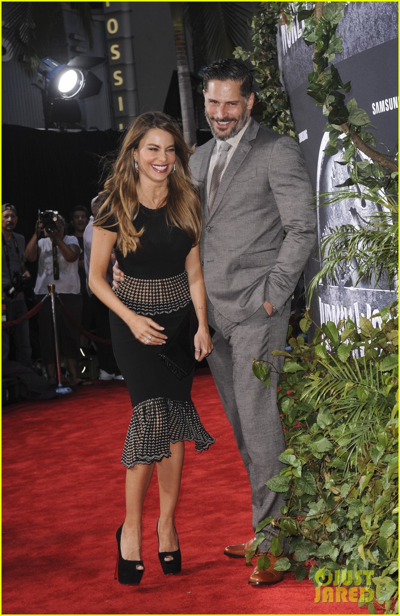 Sofia Vergara & Joe Manganiello Heat Up the Red Carpet at 'Jurassic