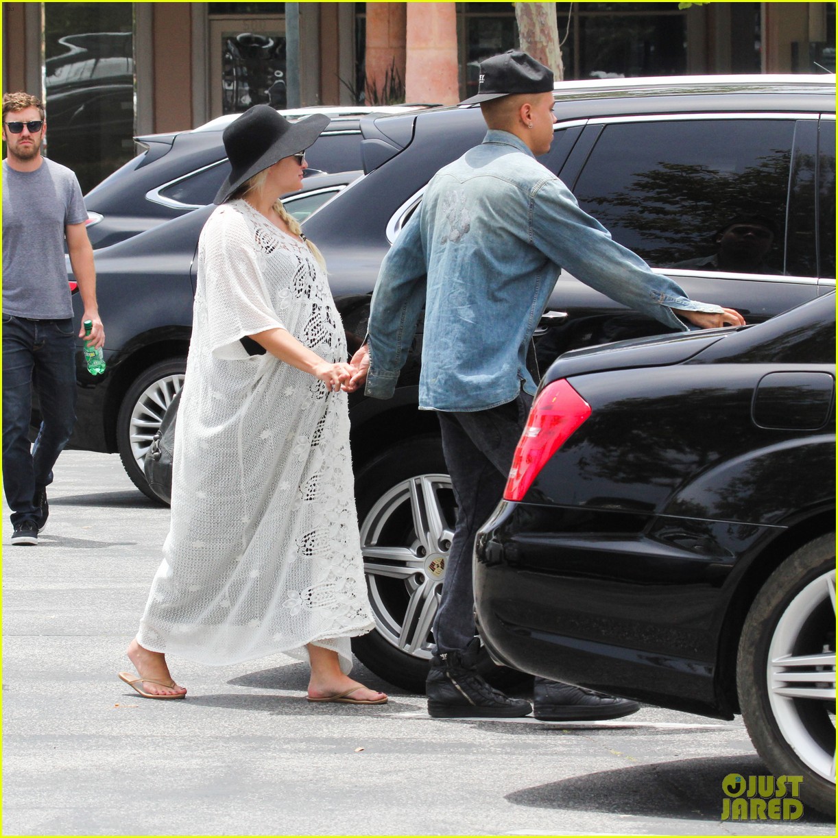 Ashlee Simpson Looks Ready to Pop on Independence Day Photo 3408908(01)