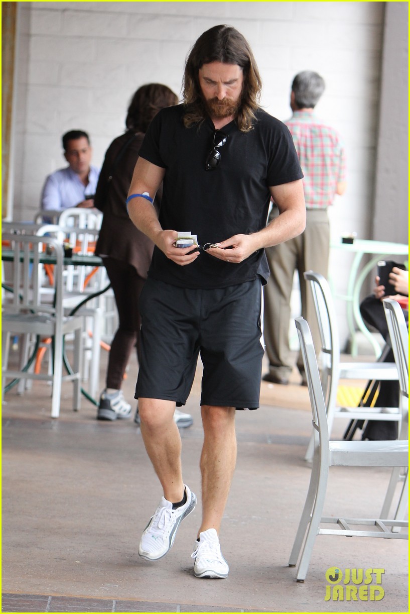 christian bale shows off scruffy look 07