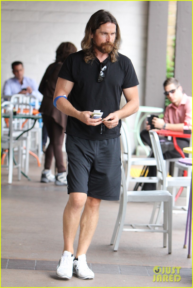 christian bale shows off scruffy look 093421105