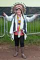 susan boyle wears native american headdress at music festival 04