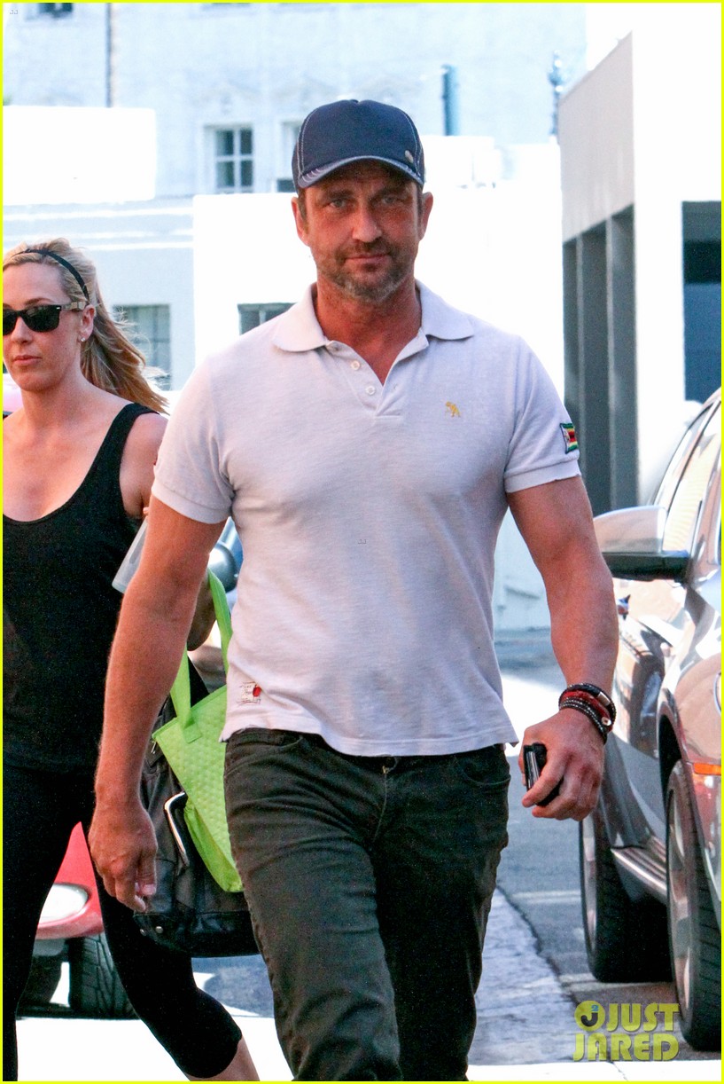 gerard butler checks out one of las hot new restaurants 073417922