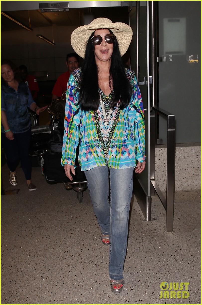 cher steps out looking healthy after bogus dying rumors 07