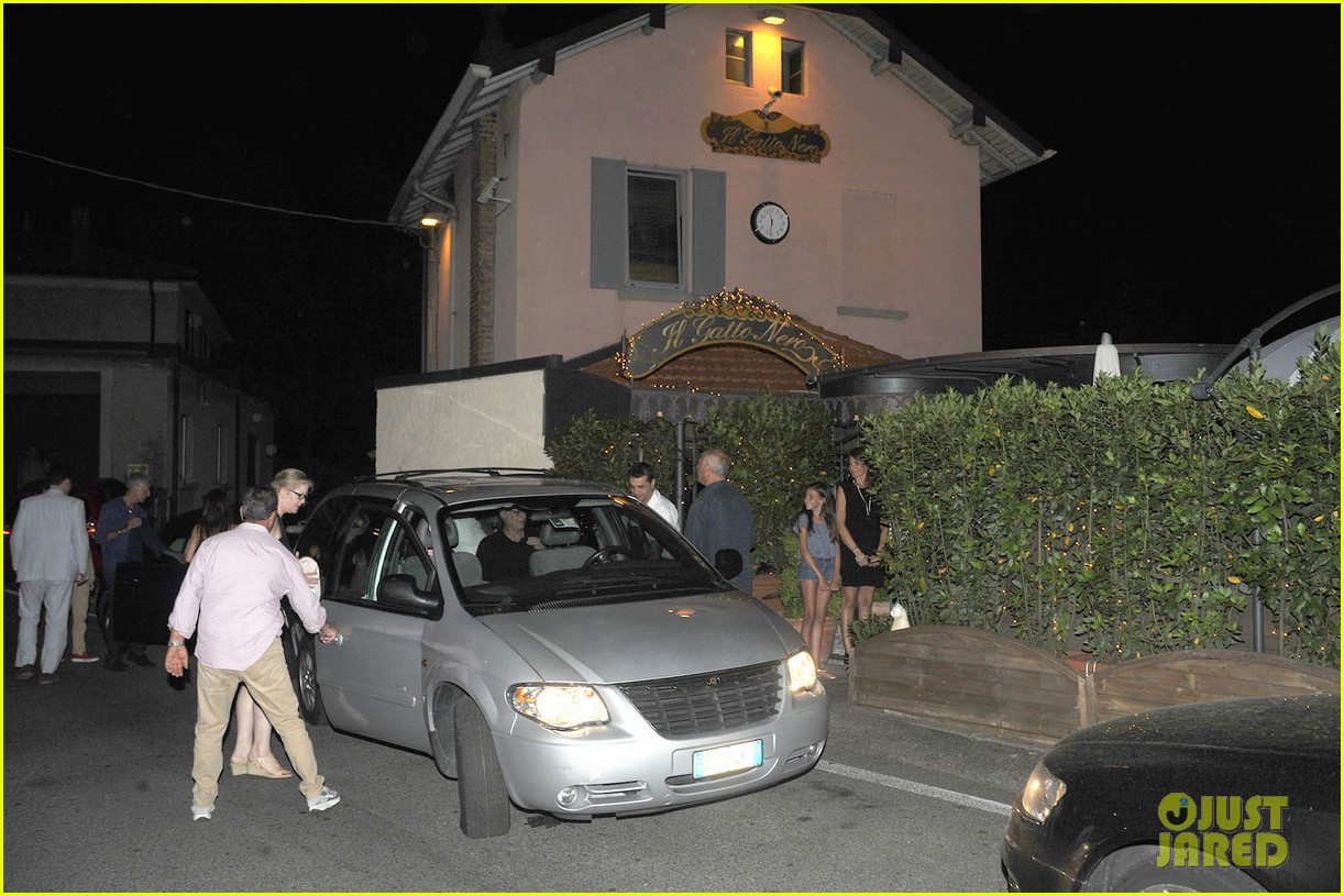 & Amal Clooney Enjoy Dinner Date in Lake Como with Friends