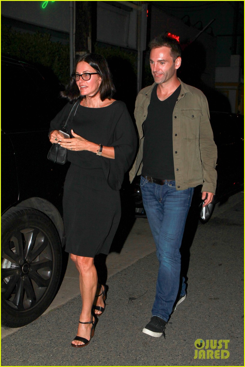 courteney cox johnny mcdaid are all smiles on date night 043421778
