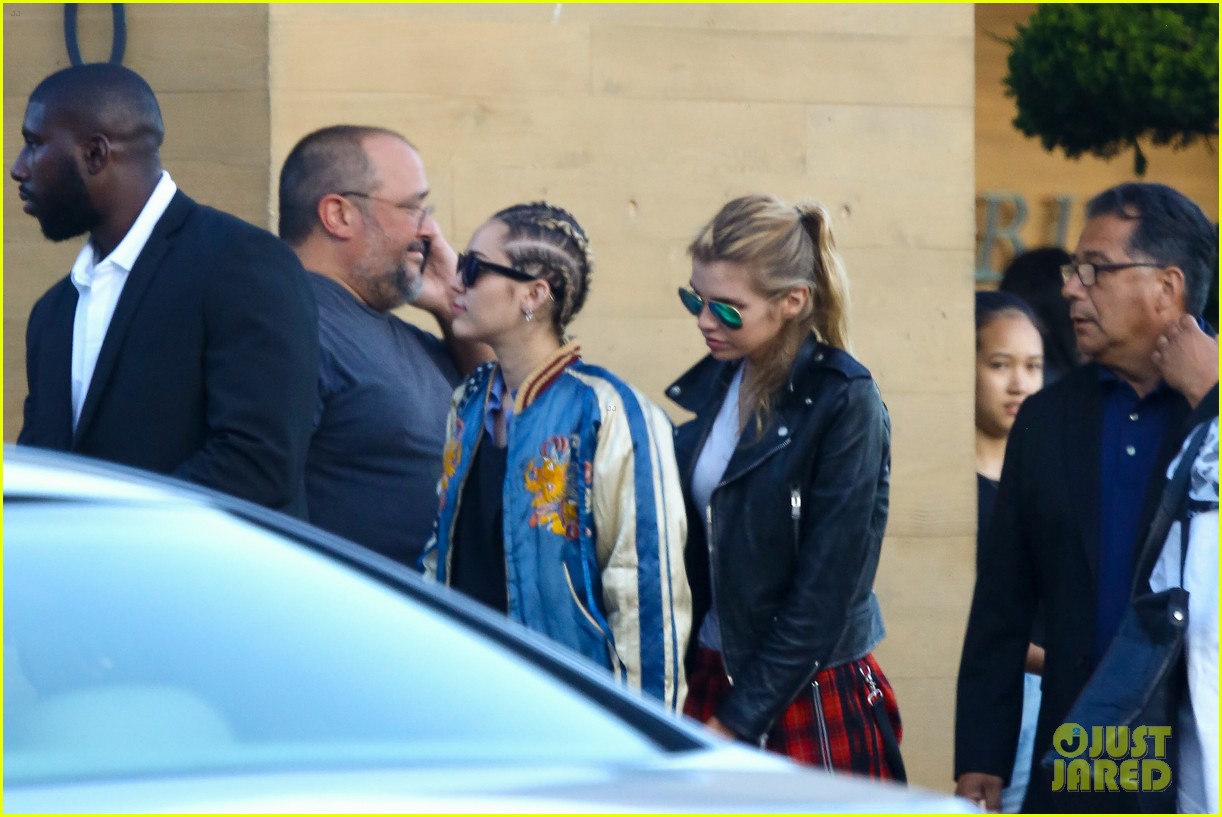 miley cyrus girlfriend stella maxwell hold hands at lunch 09