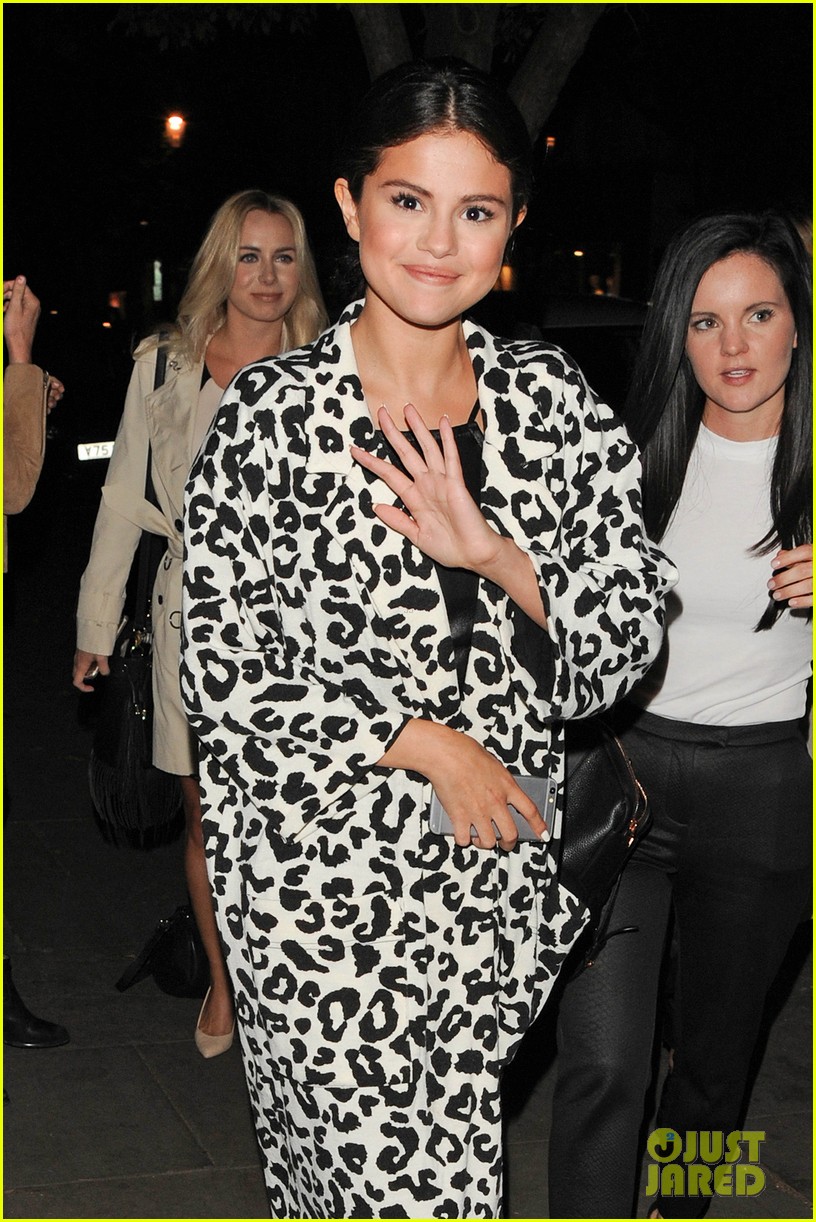 Selena Gomez Celebrates 23rd Birthday with a London Trip!: Photo