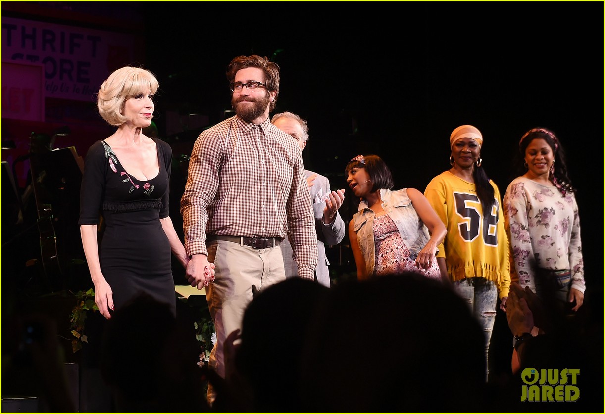 jake gyllenhaal makes musical theater debut at little shop 31