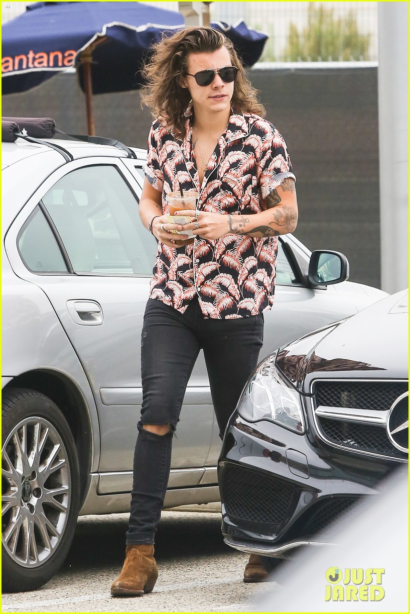Harry Styles Wears a Loud Shirt While Grabbing Coffee in L.A.: Photo  3411581 | Harry Styles, One Direction Photos | Just Jared: Entertainment  News