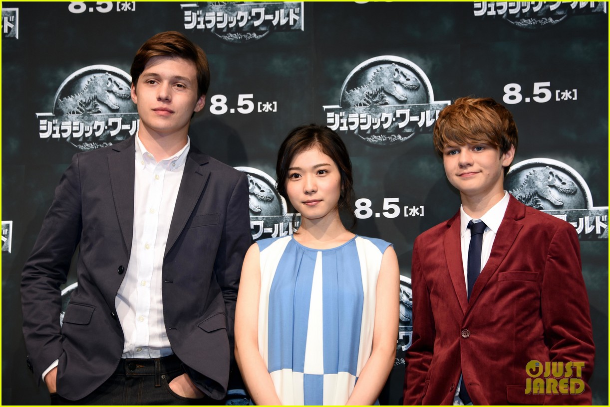 bryce-dallas-howard-brings-