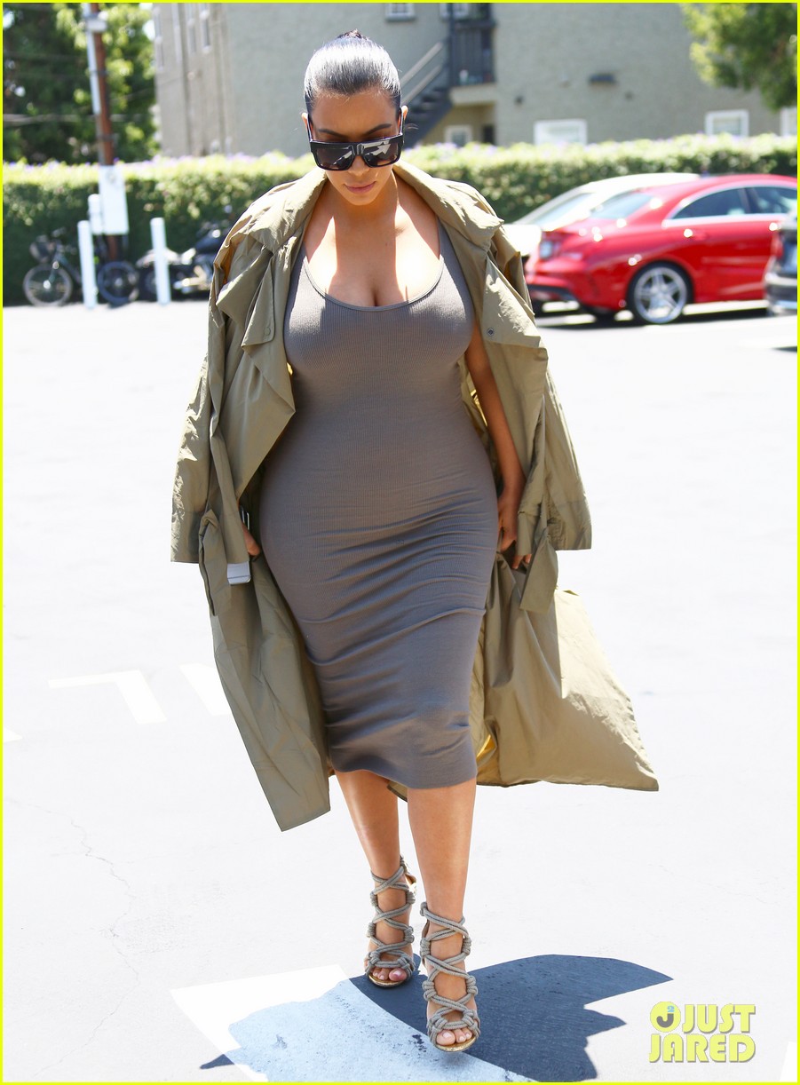 kim kardashian puts baby bump on display in form fitting dress 113417782