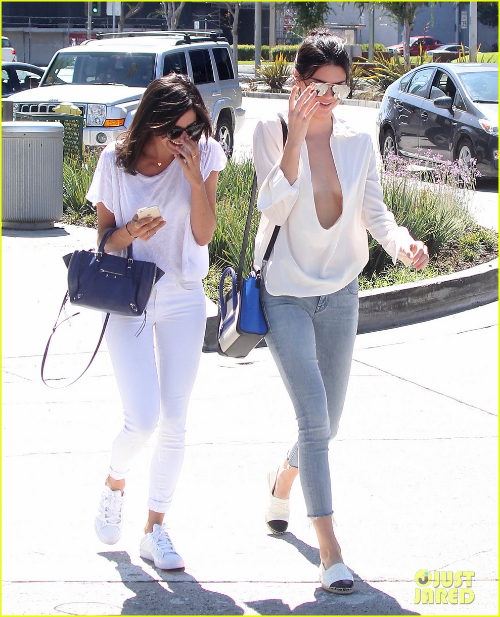 Kendall Jenner Narrowly Avoids Nip Slip in Super Low Cut Top: Photo 3416198, Kendall Jenner Photos