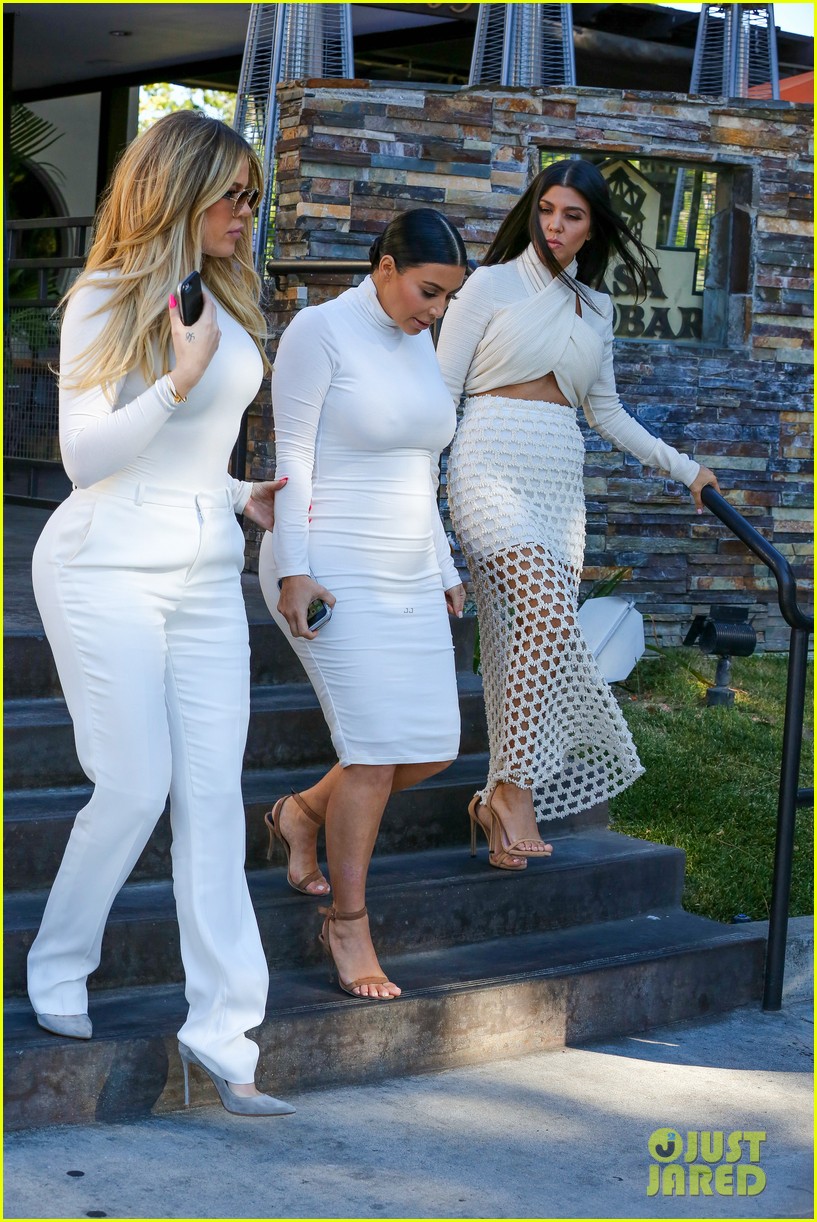 Khloe Kardashian Addresses Kourtney & Scott Disick's Split See Her(02)