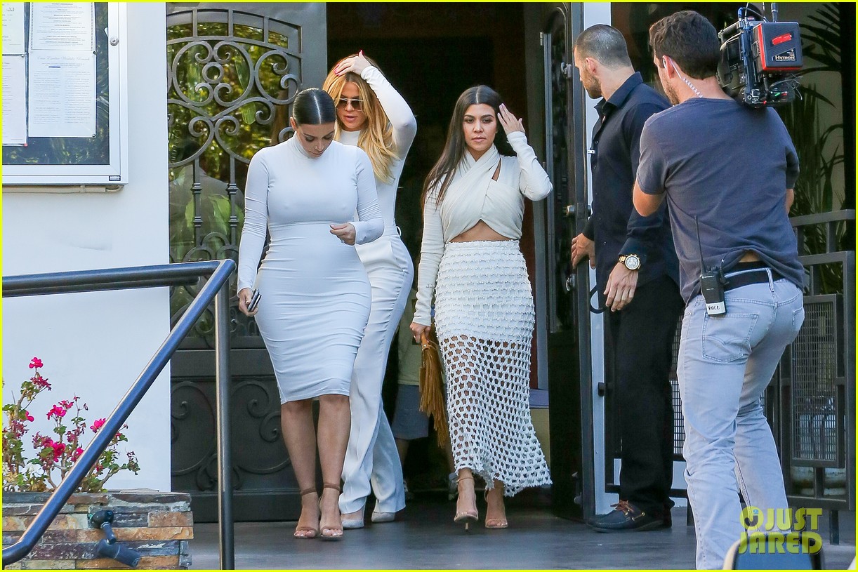 Khloe Kardashian Addresses Kourtney & Scott Disick's Split See Her