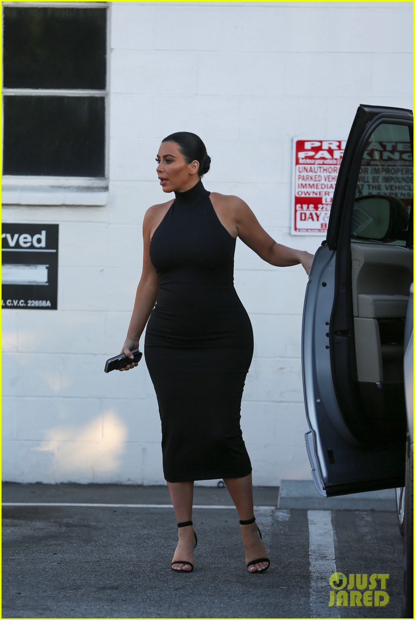 kim khloe kardashian show off curvaceous bodies 413410182
