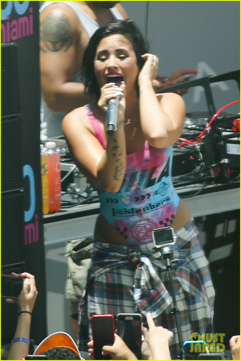demi lovato y100 pool party cool summer 093407256