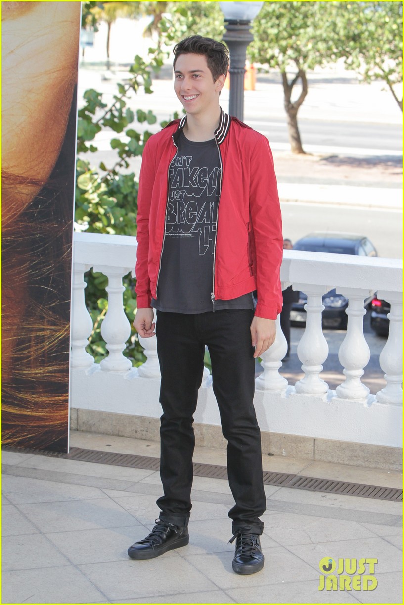 nat wolff red jacket paper towns rio photo call 043406437