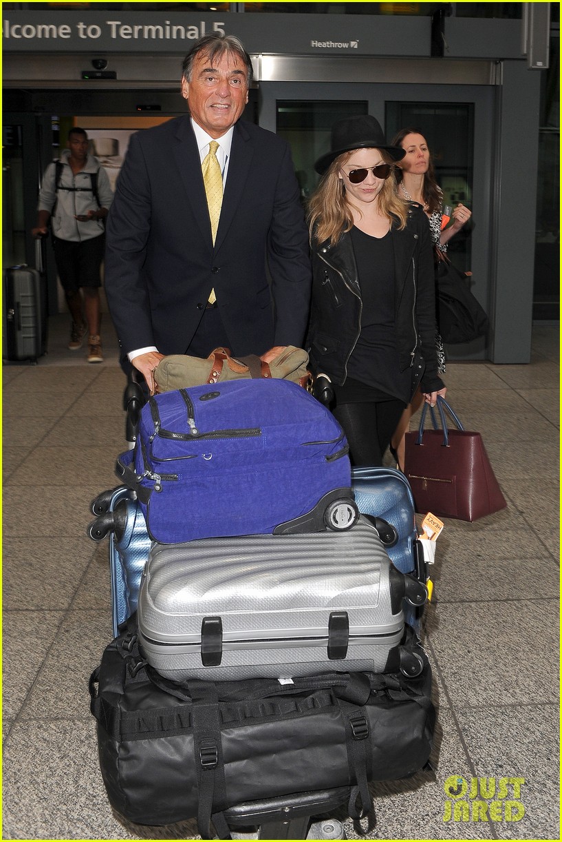 natalie dormer smiley airport arrival margery fate got 063417048