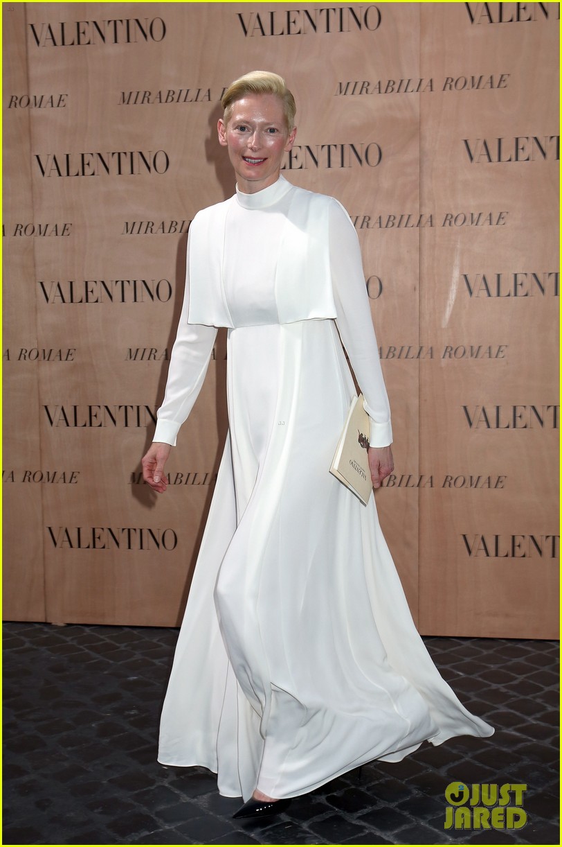 gwyneth paltrow tilda swinton valentino fashion show 023412186