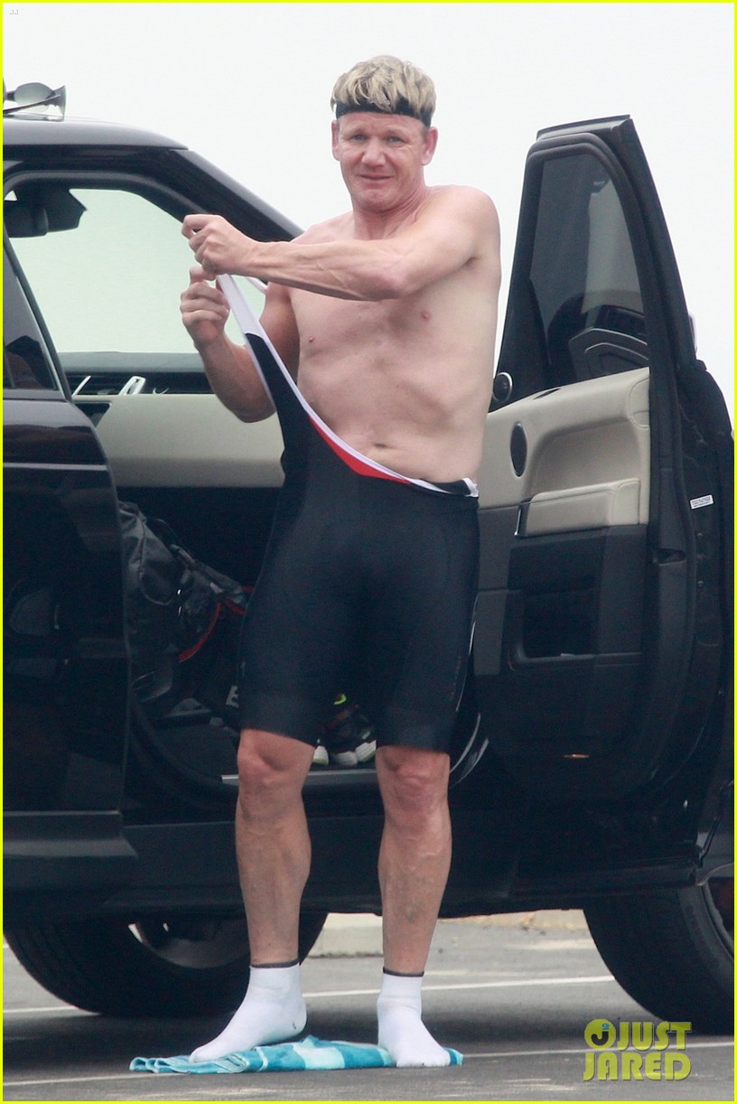 Gordon Ramsay Goes Shirtless for Malibu Bike Ride: Photo 3427486 ...