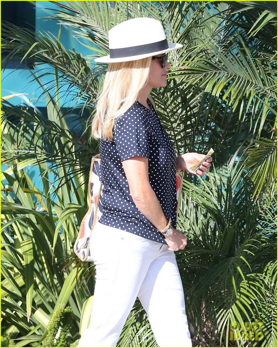 Reese Witherspoon Continues to Live By Elle Woods' Style Rule! Photo