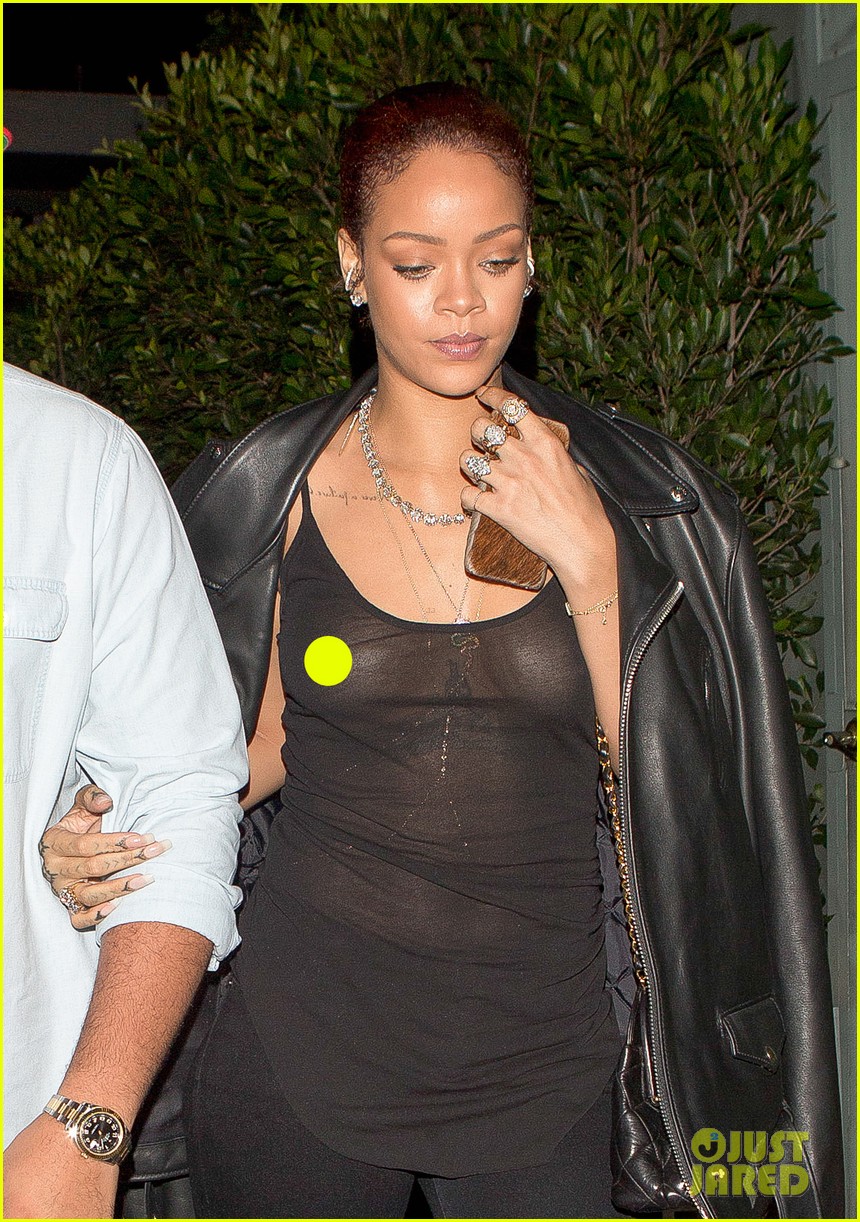 rihanna exposes herself leaves dinner with brother 04