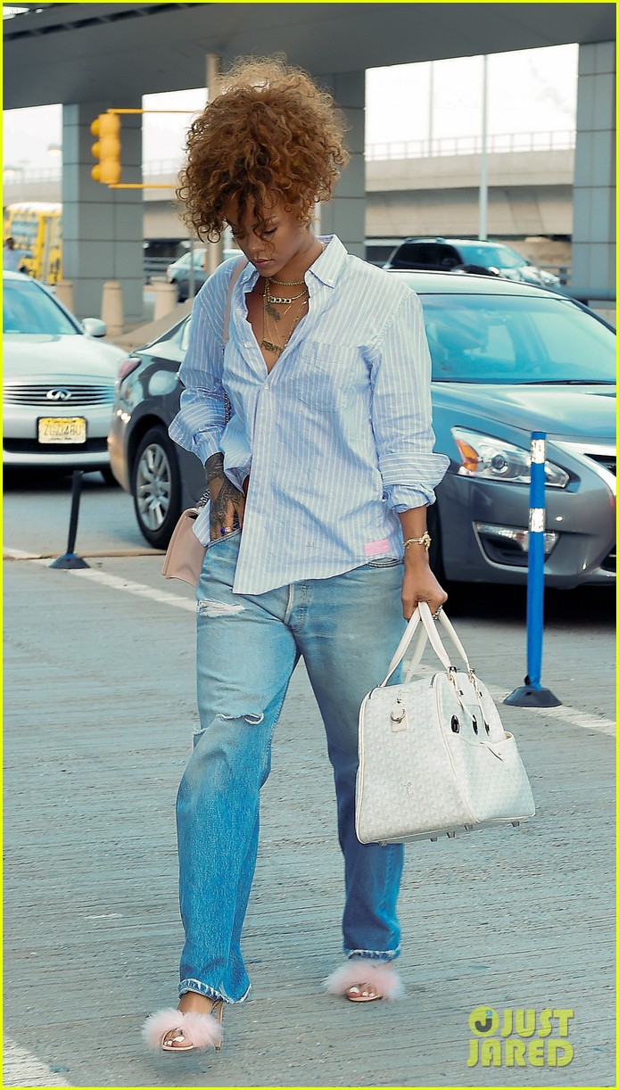 Rihanna Announces Her New Fragrance 'RiRi' - See the Ad!: Photo 3421420 ...