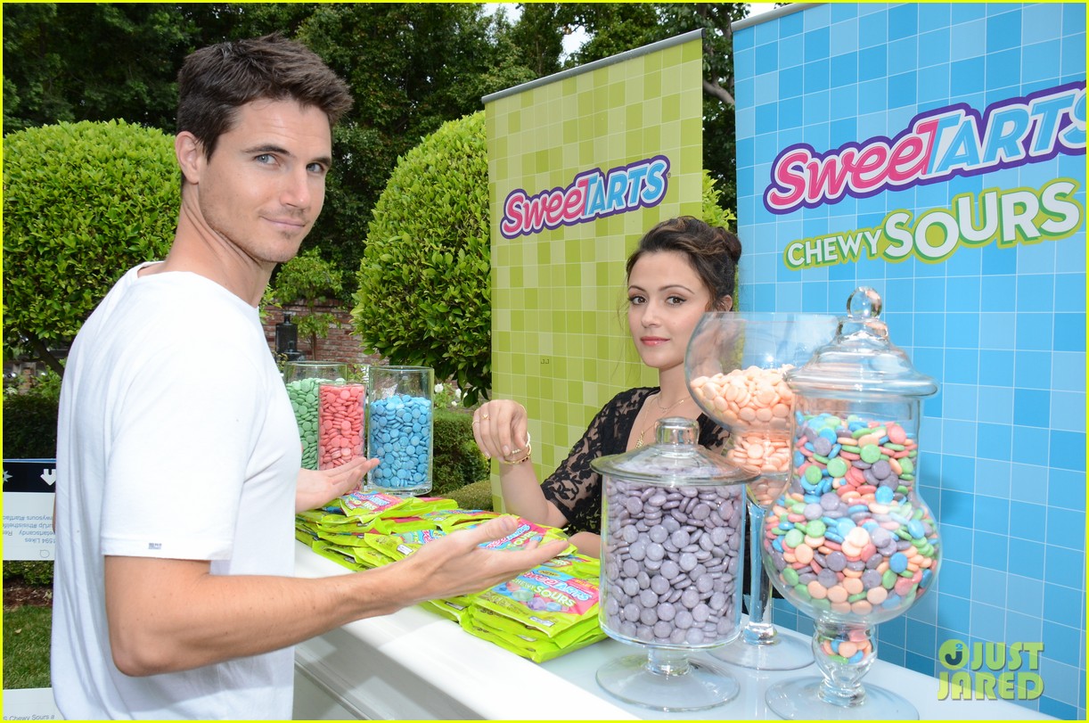 Robbie Amell & Italia Ricci Are One 'Sweet' Couple at JJ Summer Bash ...