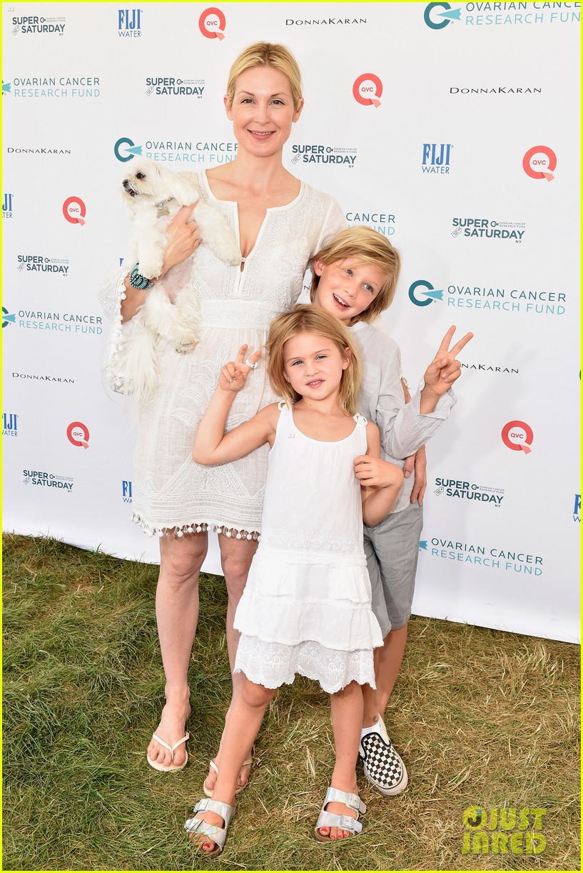 kelly rutherford walks the red carpet with her adorable kids 013425195