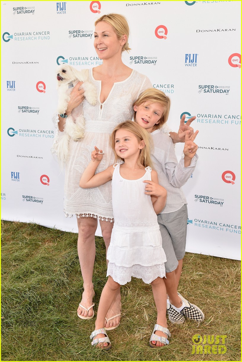 kelly rutherford walks the red carpet with her adorable kids 043423980