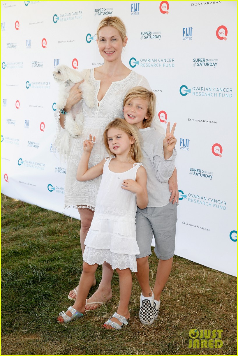 kelly rutherford walks the red carpet with her adorable kids 11