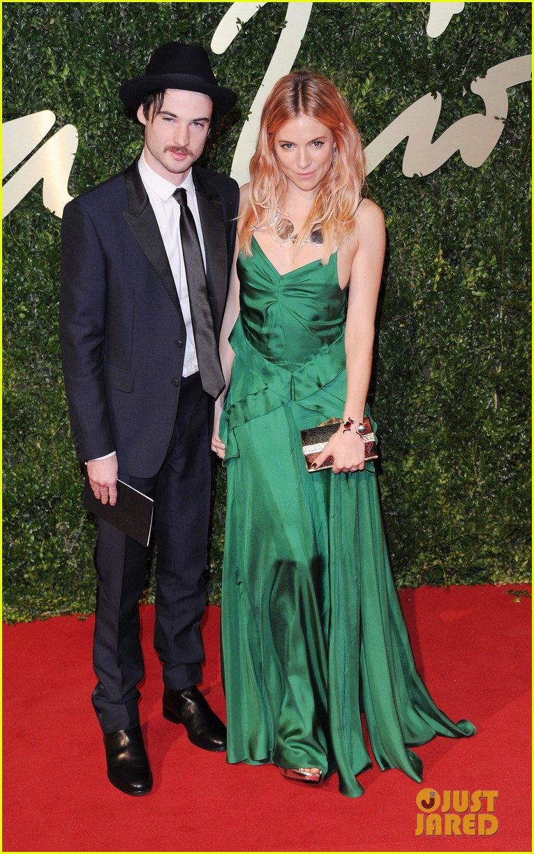 Sienna Miller & Tom Sturridge Split, End Engagement? Photo 3416747