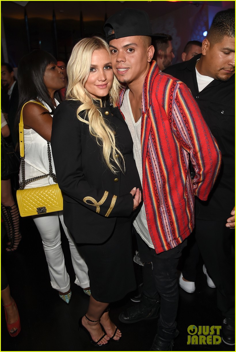 ashlee simpson gives birth to baby girl with evan ross 053427757