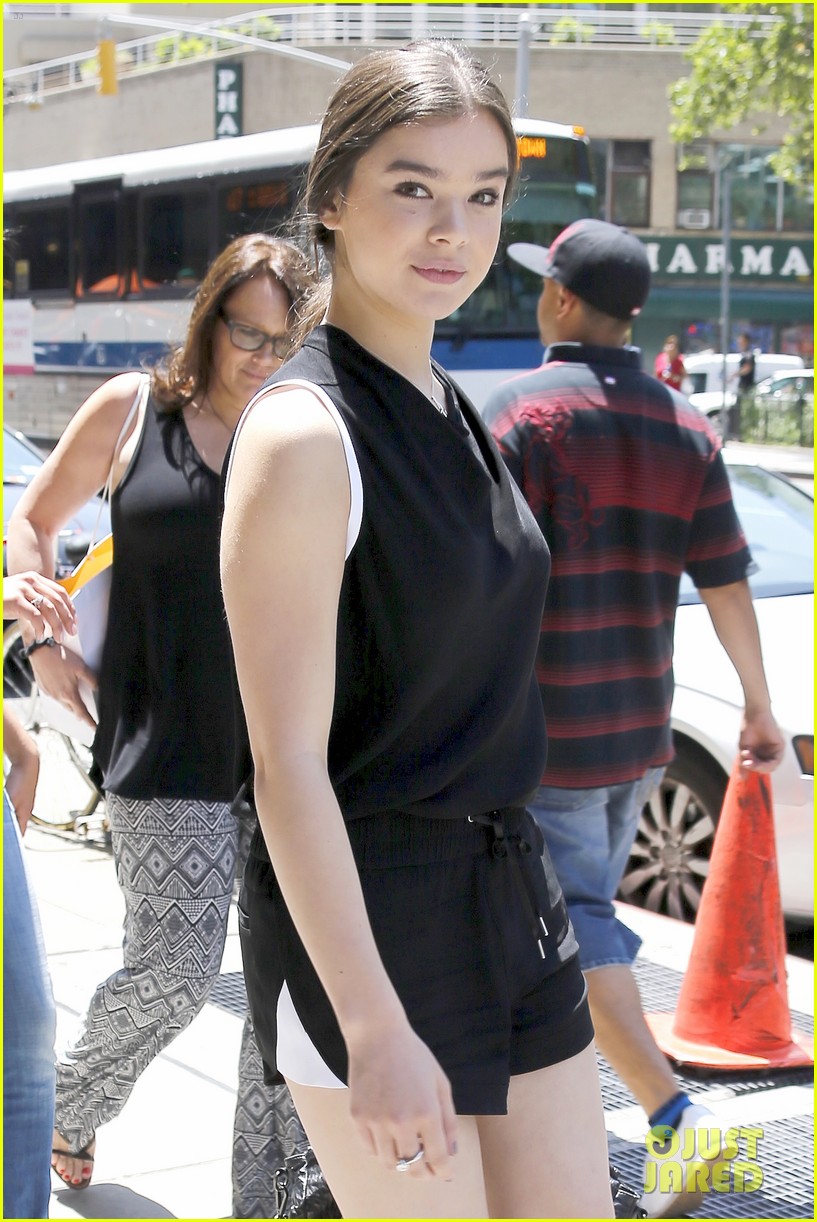 Hailee Steinfeld 'Pitch Perfect 2' Helped Me Get A Record Deal Photo