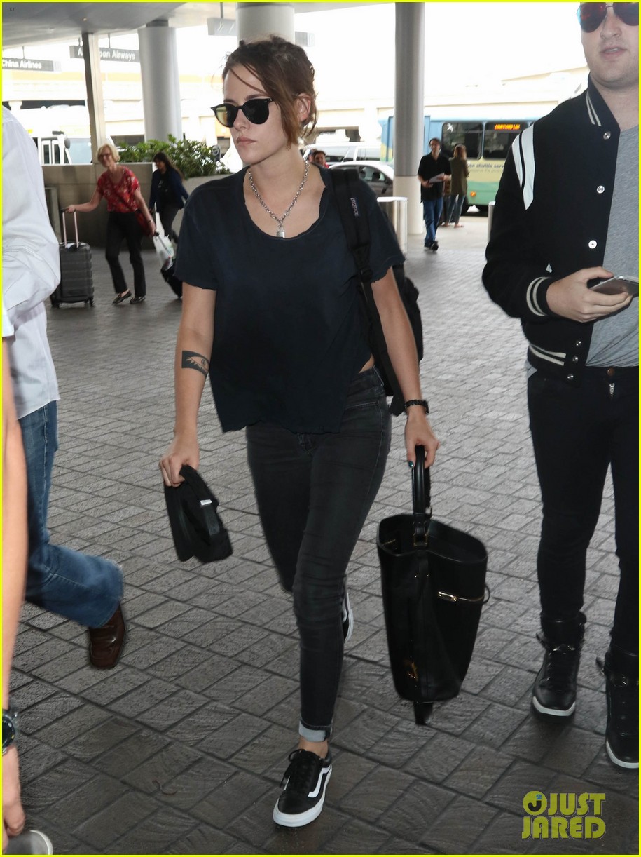 kristen stewart jets out of los angeles ahead of july 4th 053408122
