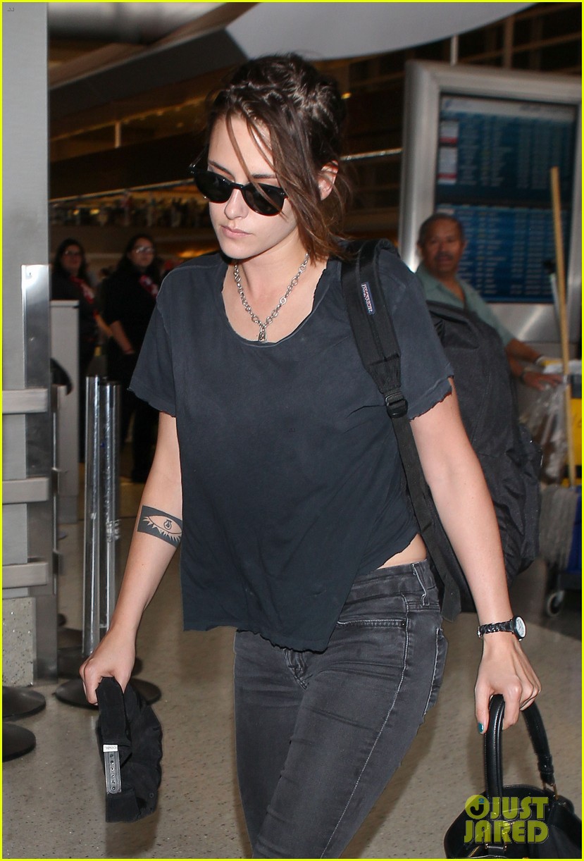 kristen stewart jets out of los angeles ahead of july 4th 073408124