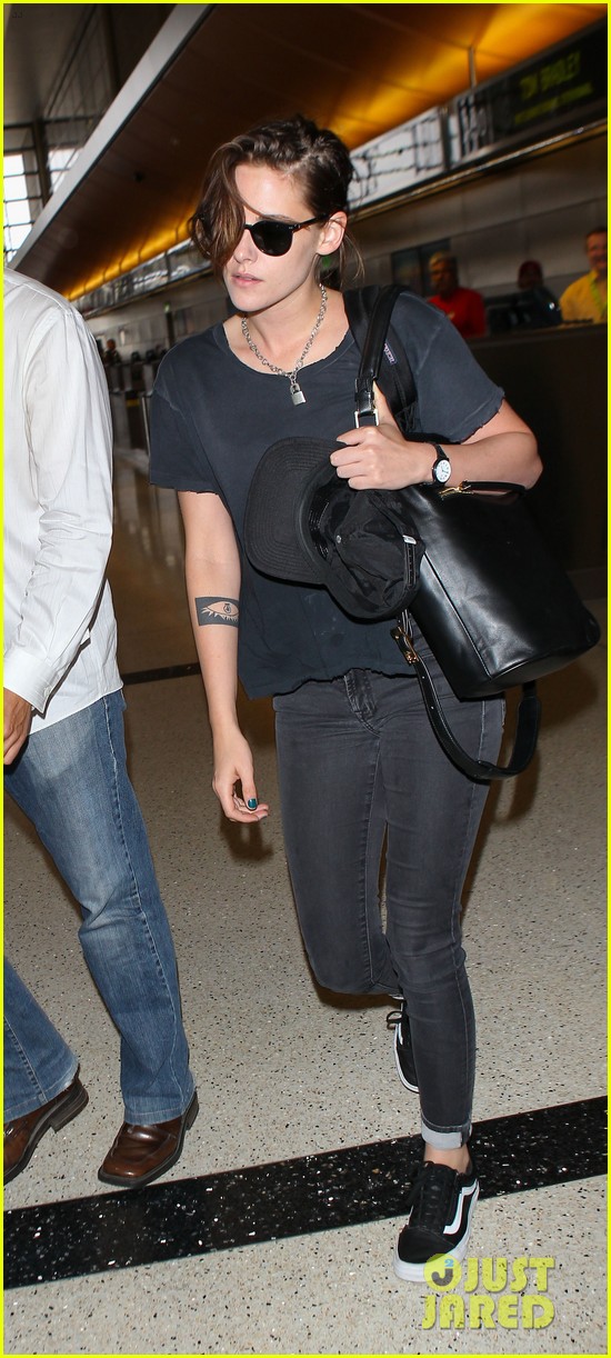 kristen stewart jets out of los angeles ahead of july 4th 123408129