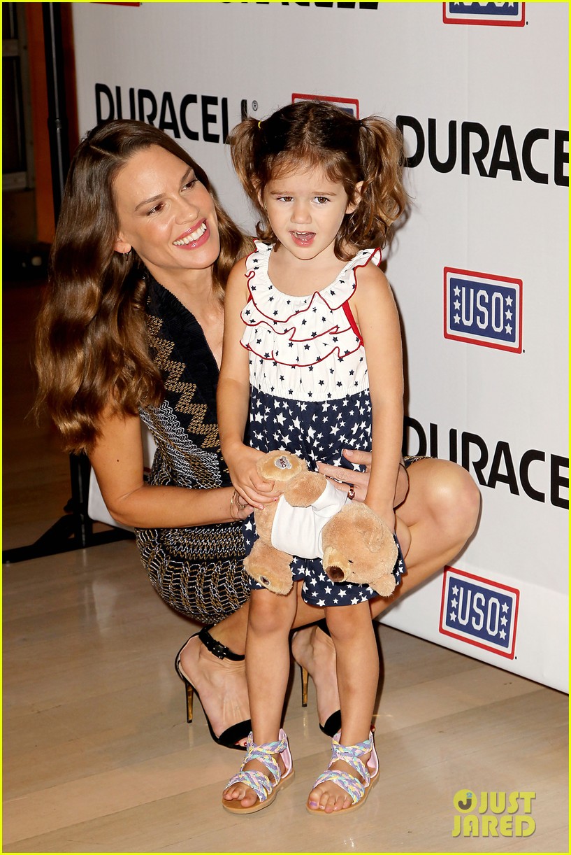 hilary swank put career on hold to care for ill father 13
