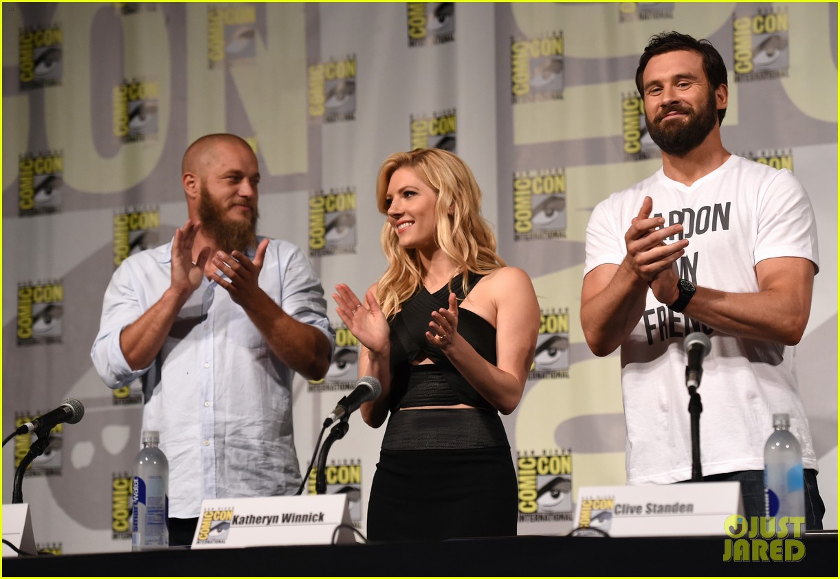 vikings cast steps out at comic con debuts new trailer 243413763
