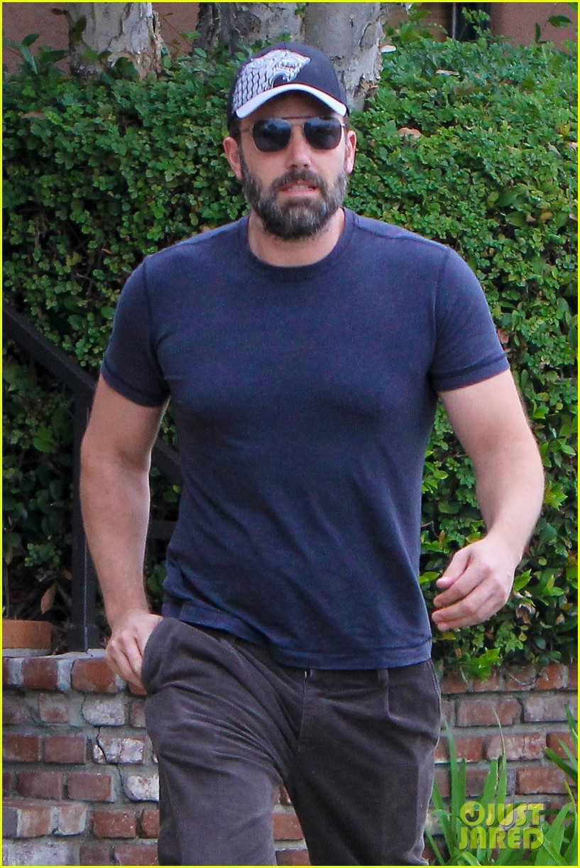 ben affleck had a fun family farm day with his kids 03
