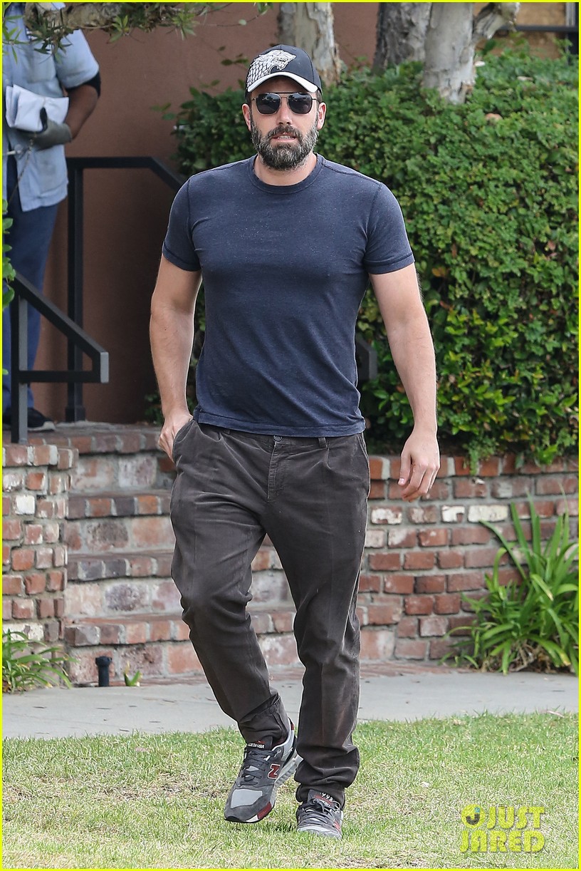 ben affleck had a fun family farm day with his kids 093445705