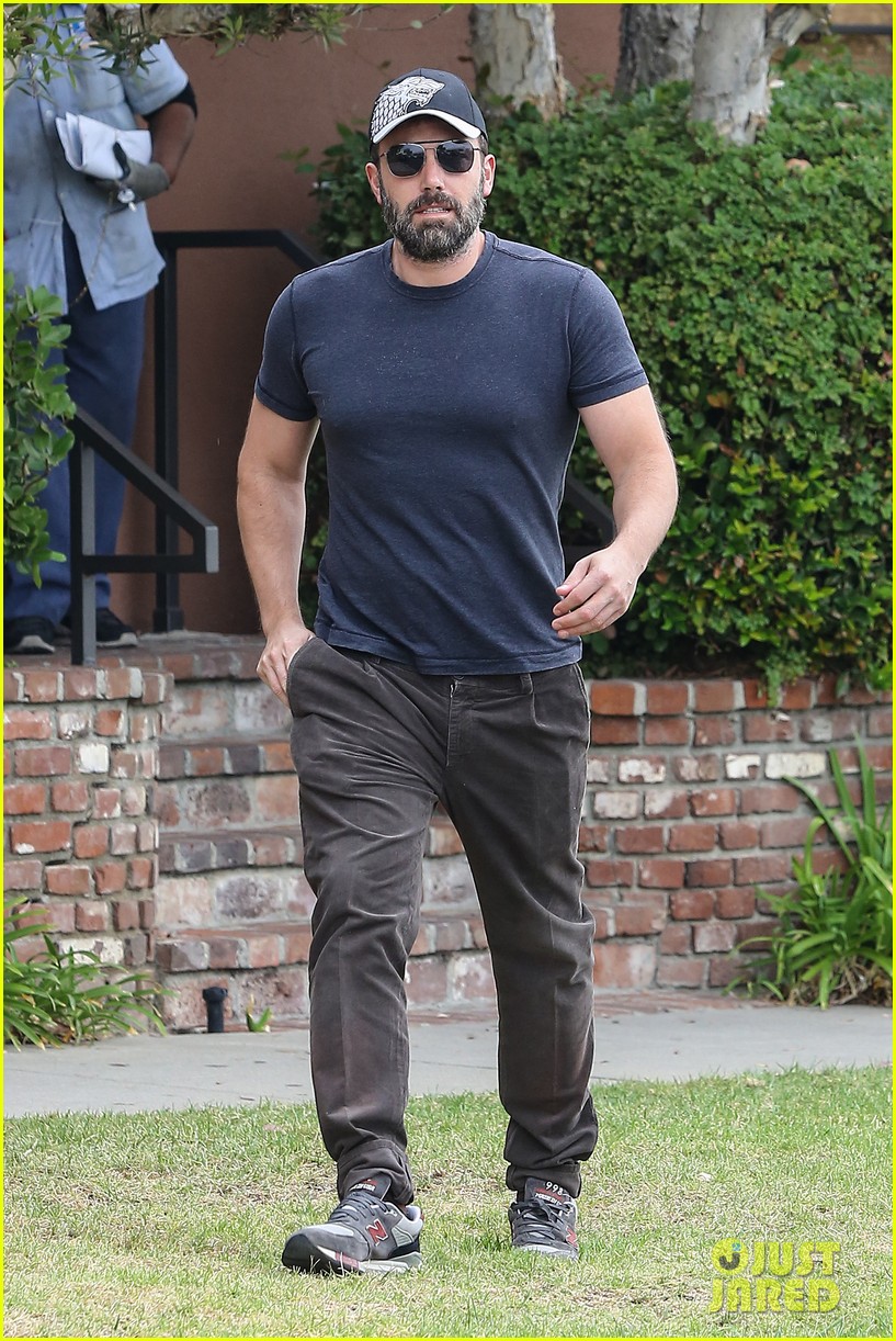 ben affleck had a fun family farm day with his kids 13