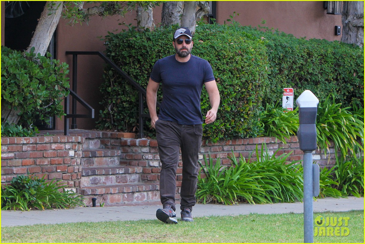 ben affleck had a fun family farm day with his kids 223445718