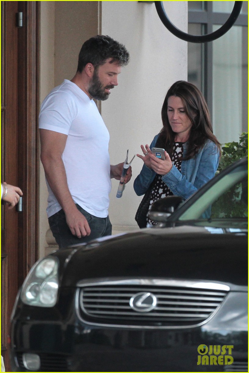 ben affleck smoking heads back to los angeles 033443543