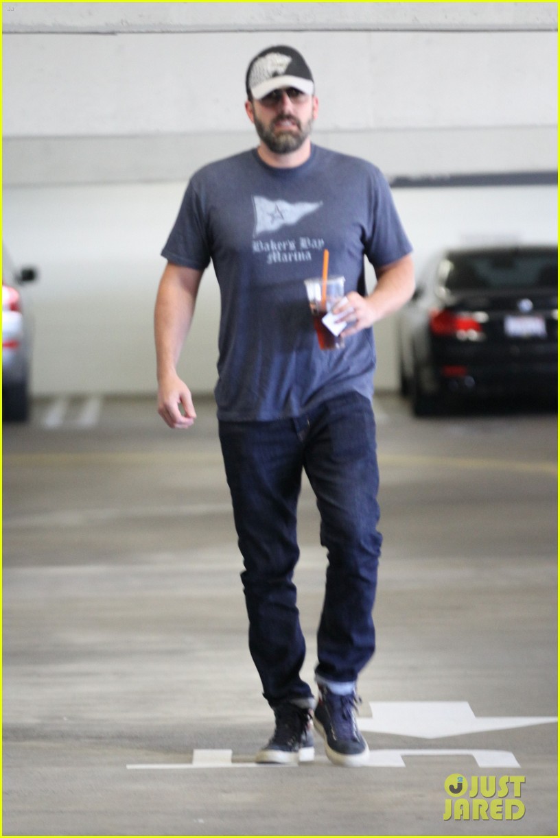 ben affleck takes his kids to taylor swifts concert 143448355