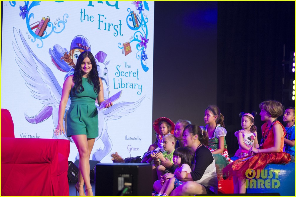 ariel winter sofia first live read d23 expo 053439271