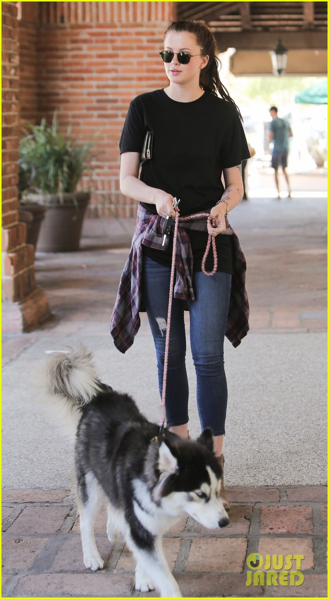 Cousins Hailey & Ireland Baldwin Spend Time on Separate Coasts: Photo ...
