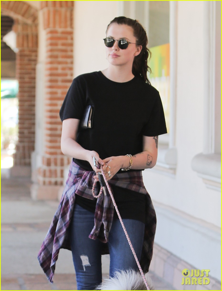 Cousins Hailey & Ireland Baldwin Spend Time on Separate Coasts: Photo ...