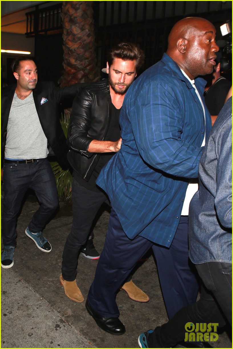 scott disick leaves warwick after night out 08